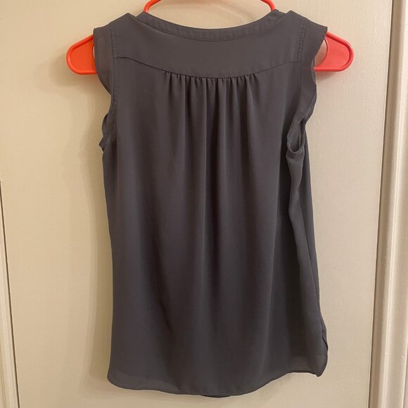 Loft ruffle Henley sleeveless blouse Size Petite XXSP - Picture 2 of 4